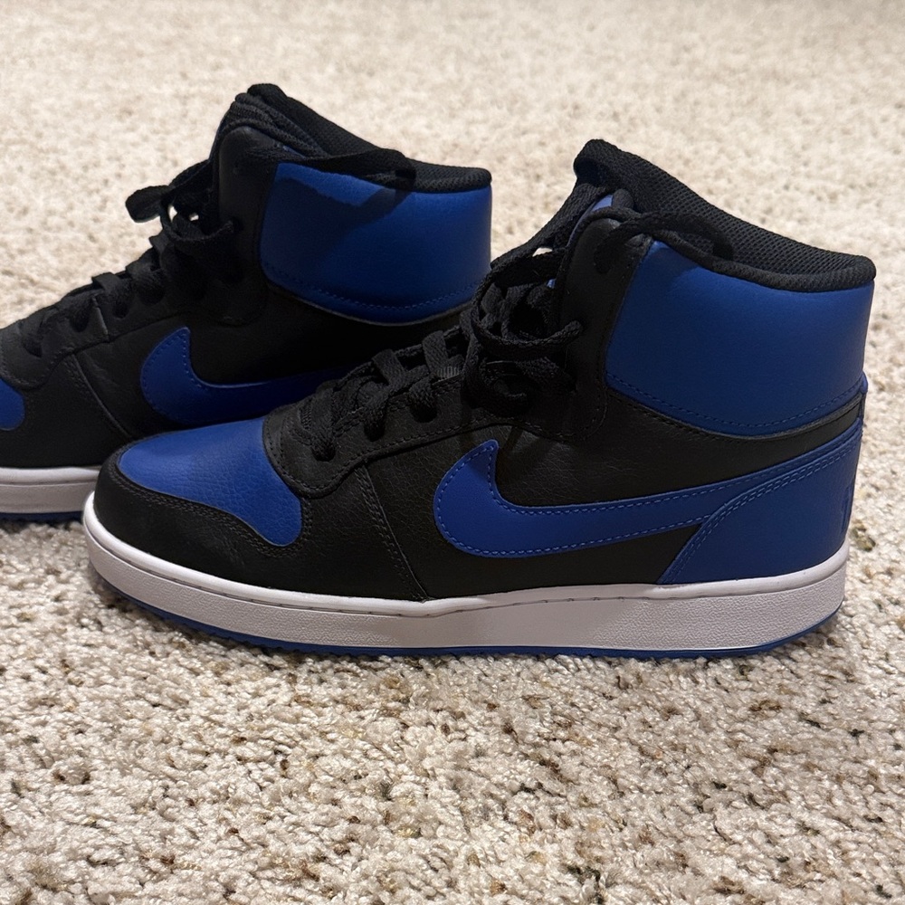 Nike Borough Mids